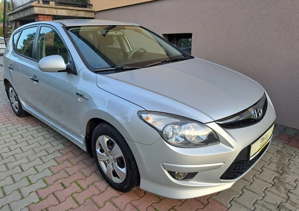 Hyundai I30 cena 19990 przebieg: 175311, rok produkcji 2011 z Chodzież małe 191